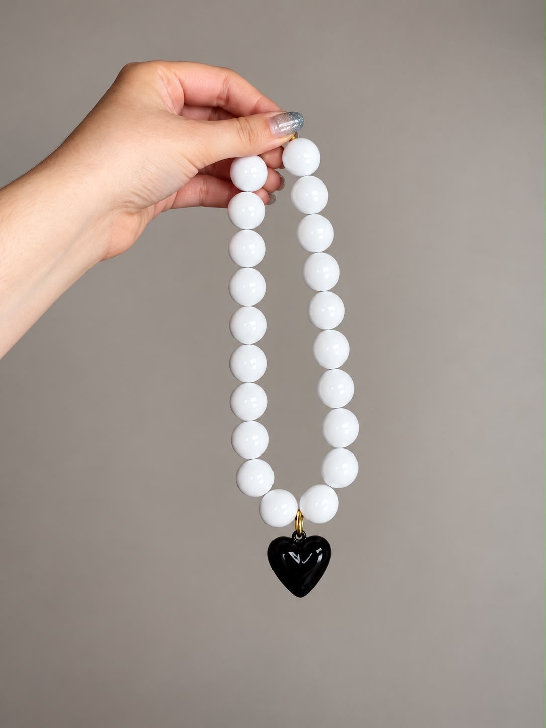 Collar chicle blanco con negro