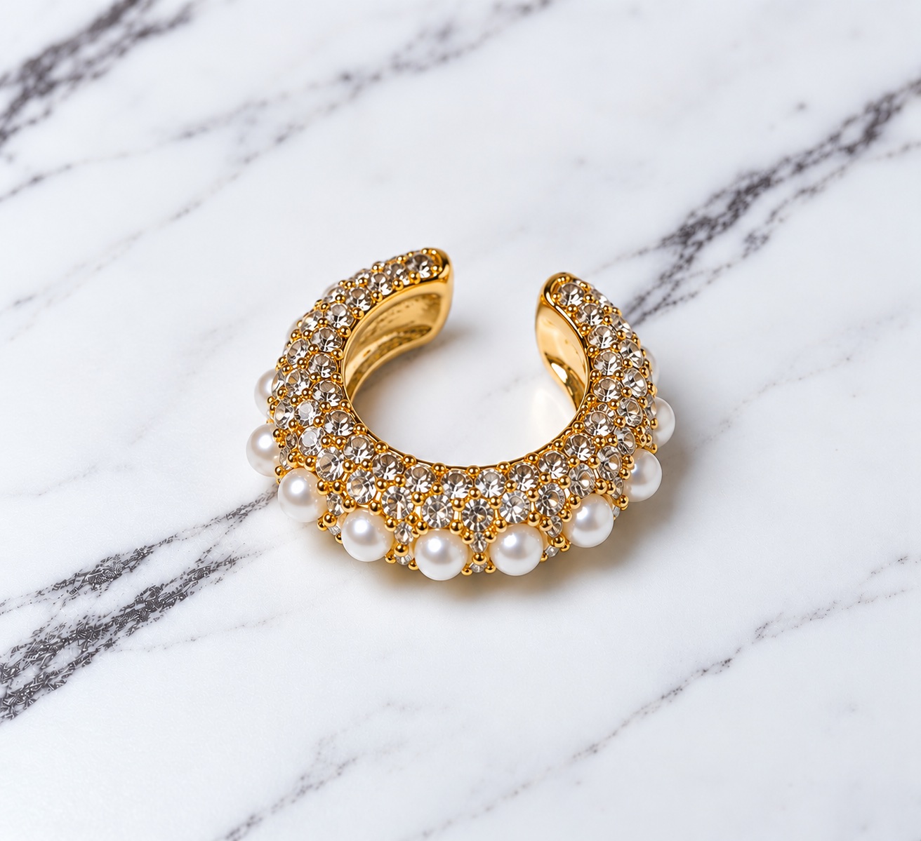 Earcuff Dorado con Perlas