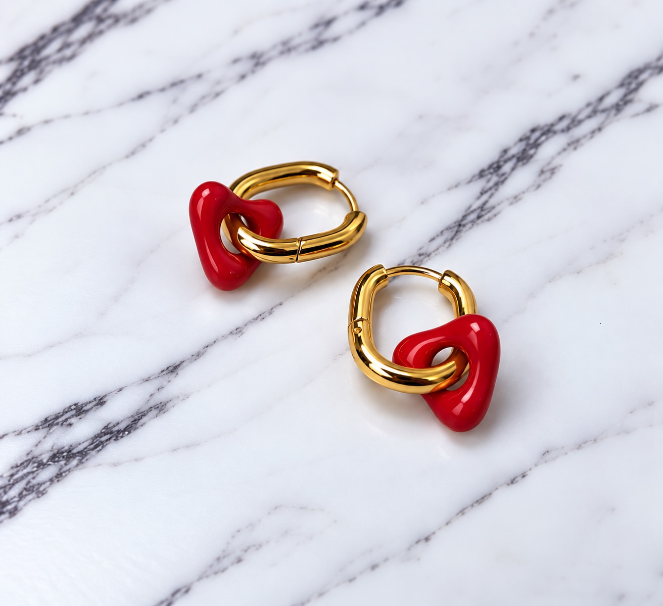 Aretes corazones rojos