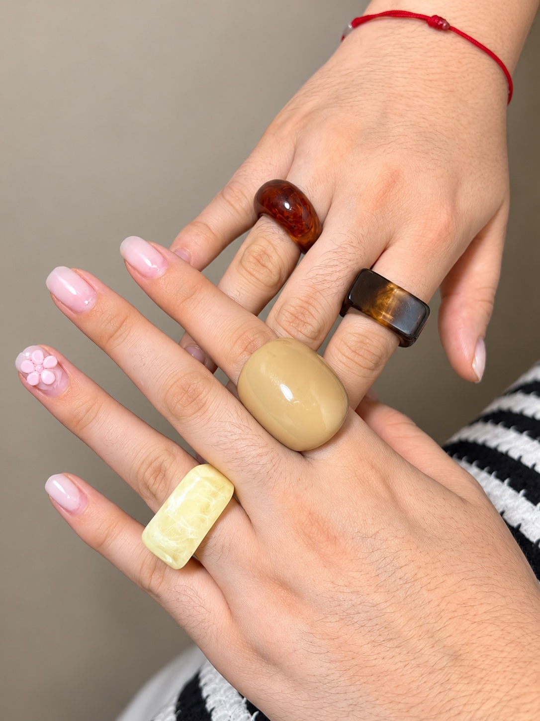 Anillo de resina café