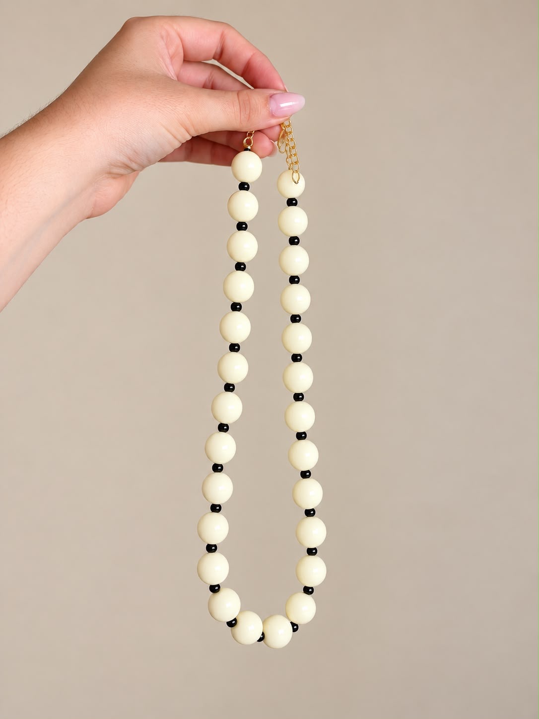 Collar con blanco con negro